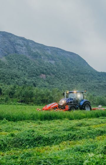 Slåmaskin_traktor_pöttinger_novacat (6)