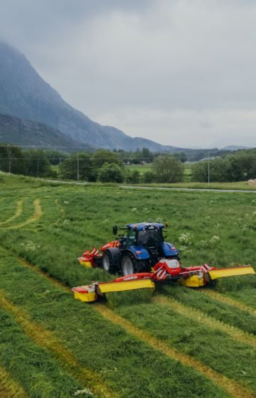 Slåmaskin_traktor_pöttinger_novacat (4)