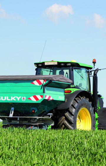 Gjødselpreder_traktor_sulky_dx30+_2