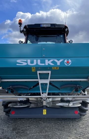 Gjødselspreder_traktor_sulky_dx20+_01