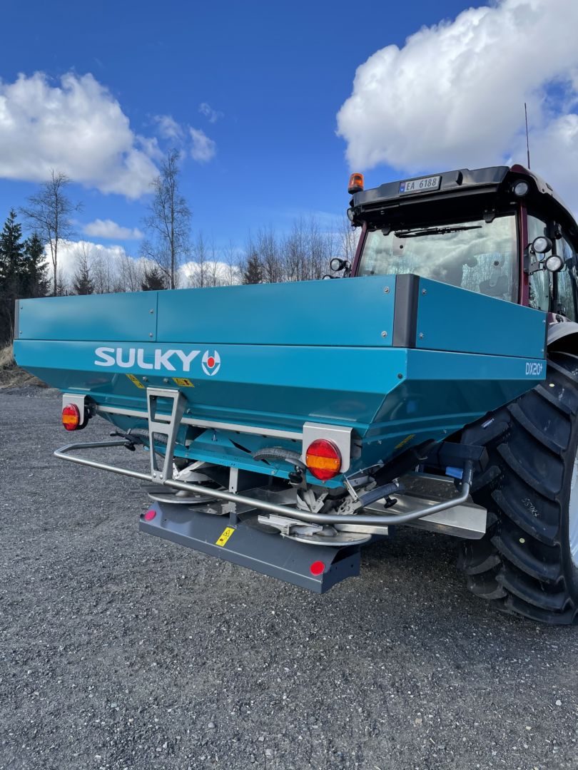 Gjødselspreder_traktor_sulky_dx20+_05