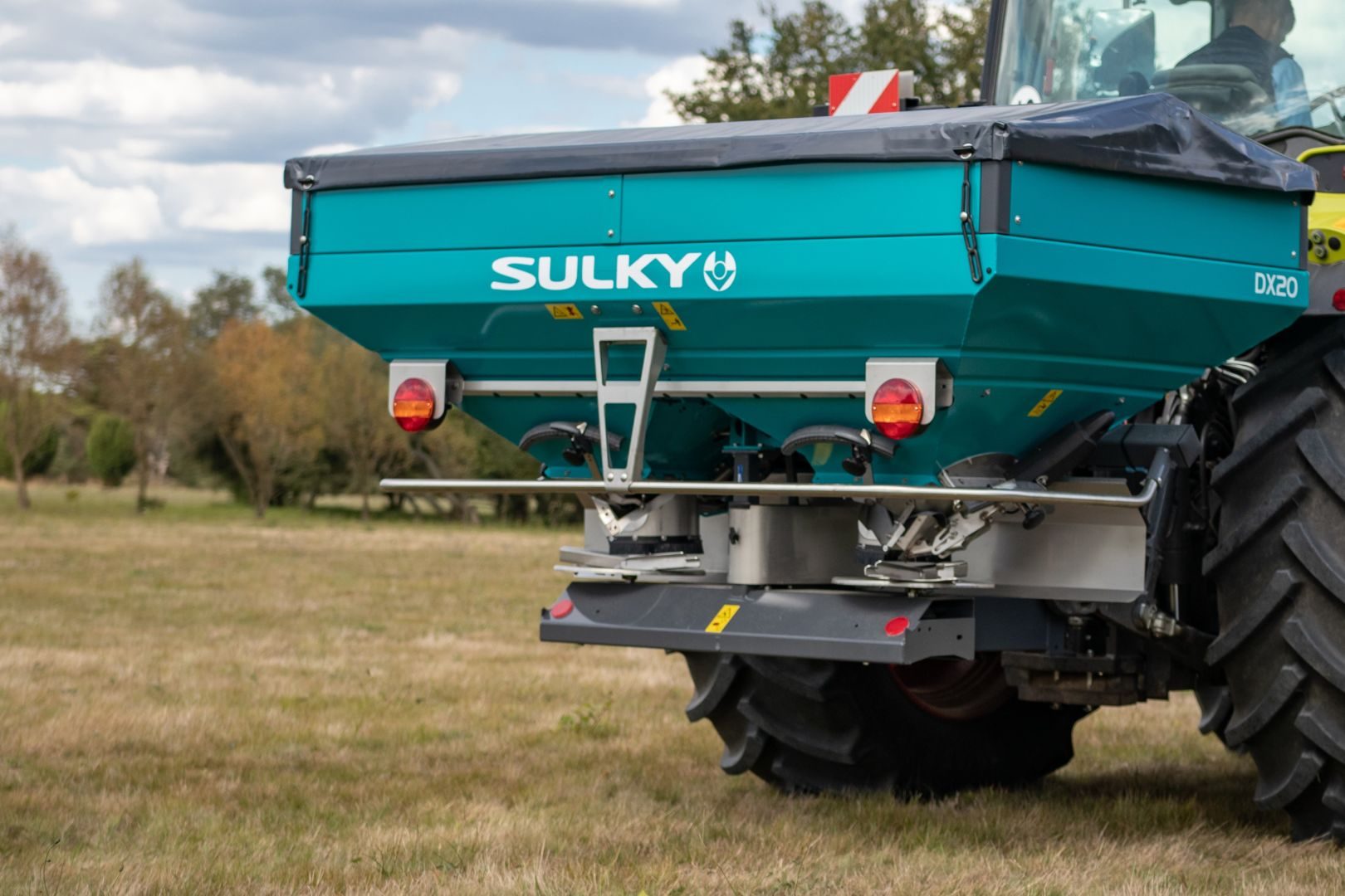 Gjødselspreder_traktor_sulky_dx20_31
