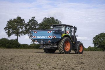 Gjødselspreder_traktor_sulky_dx30+_1