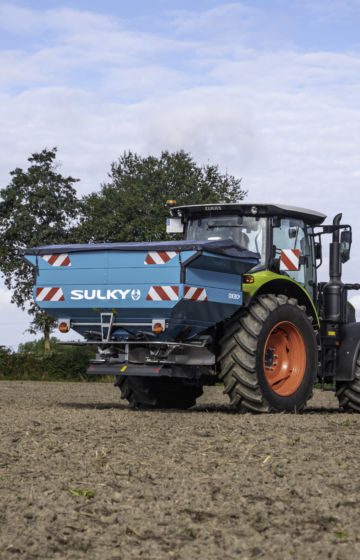 Gjødselspreder_traktor_sulky_dx30+_1