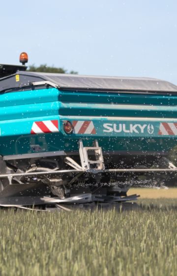 Gjødselspreder_traktor_sulky_x50+_02_1