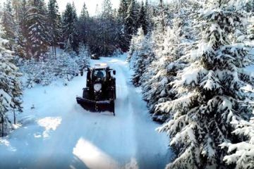 Holms_PVF_Tractor_Road_woods Snøplog PVF Holms