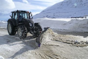 Holms_PV_Vplow_Tractor_Valtra Vikeplog PV Holms