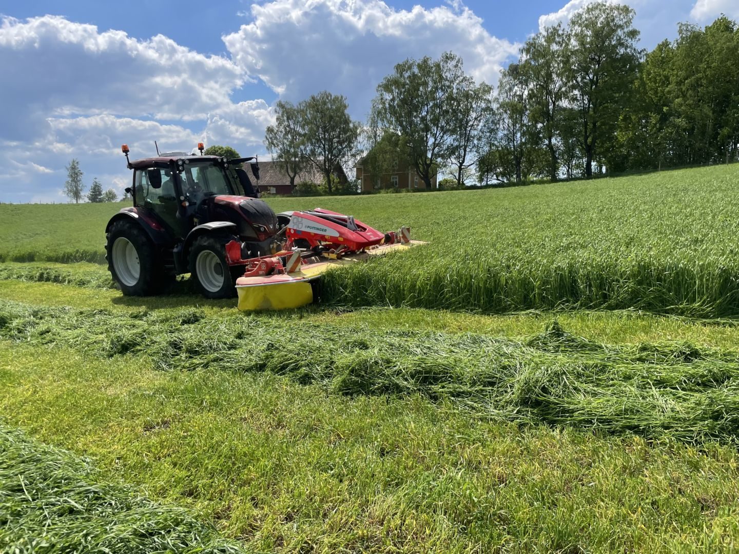 Frontslåmaskin_traktor_pöttinger (17)