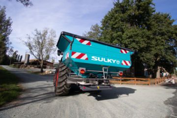 Gjødselspreder_traktor_sulky_dx30 (1) Gjødselspreder_traktor_sulky_dx30 (1)Gjødselspreder_traktor_sulky_dx30 (1)