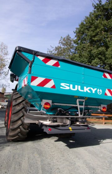 Gjødselspreder_traktor_sulky_dx30 (1)