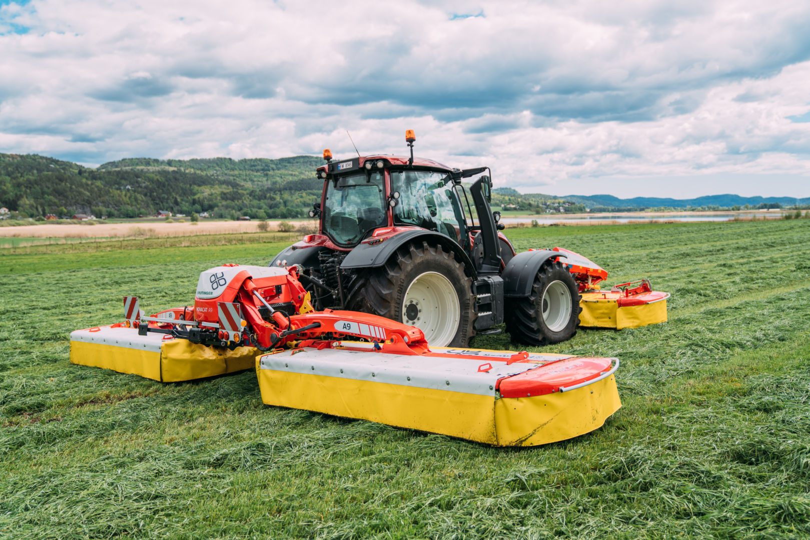 Slåmaskin_traktor_pöttinger_novacat (1)