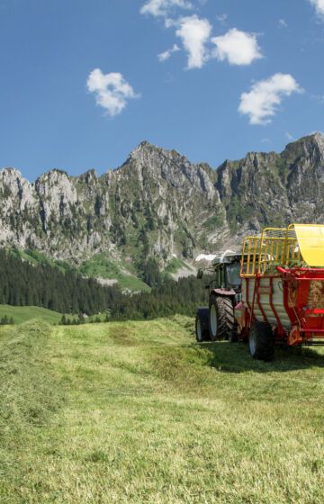 Lessevogn_traktor_Pöttinger_Boss_junior_02