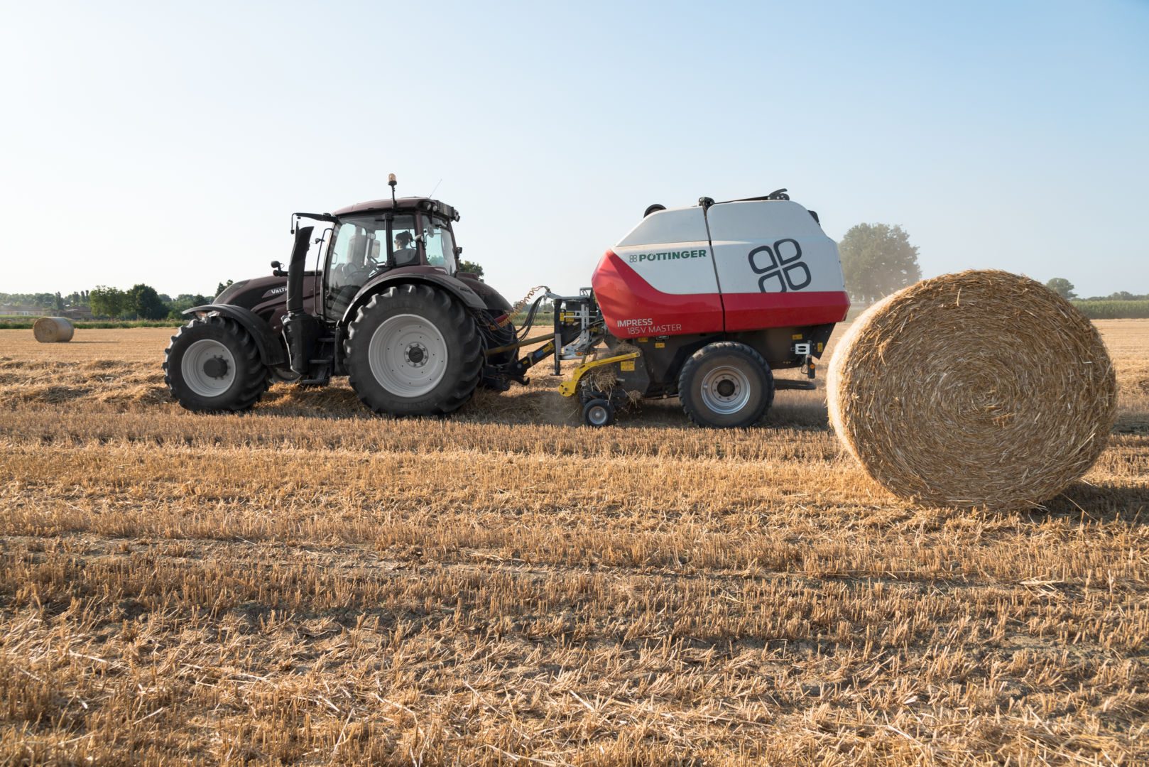 Rundballepresse_traktor_pöttinger_impressv_00