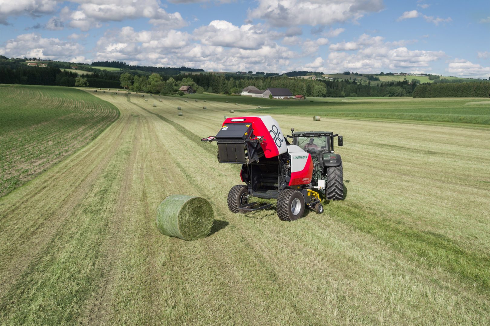 Rundballepresse_traktor_pöttinger_impressv_11