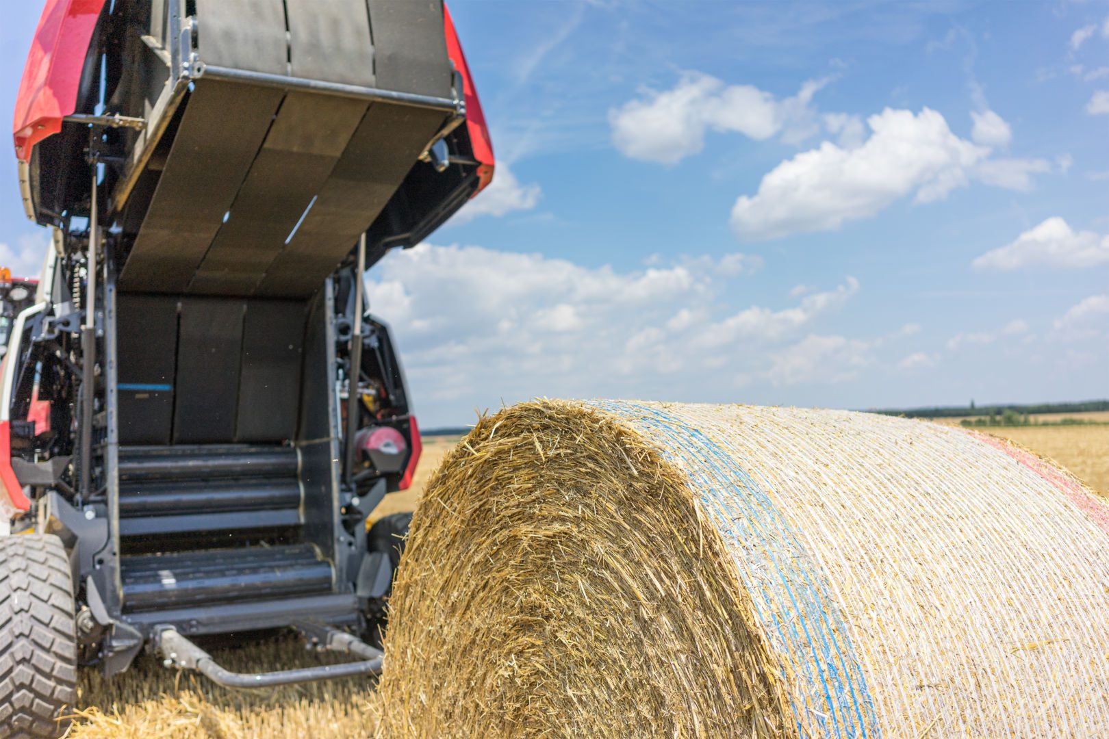 Rundballepresse_traktor_pöttinger_impressv_12