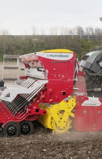 Såmaskin_traktor_pöttinger_vitasem_02