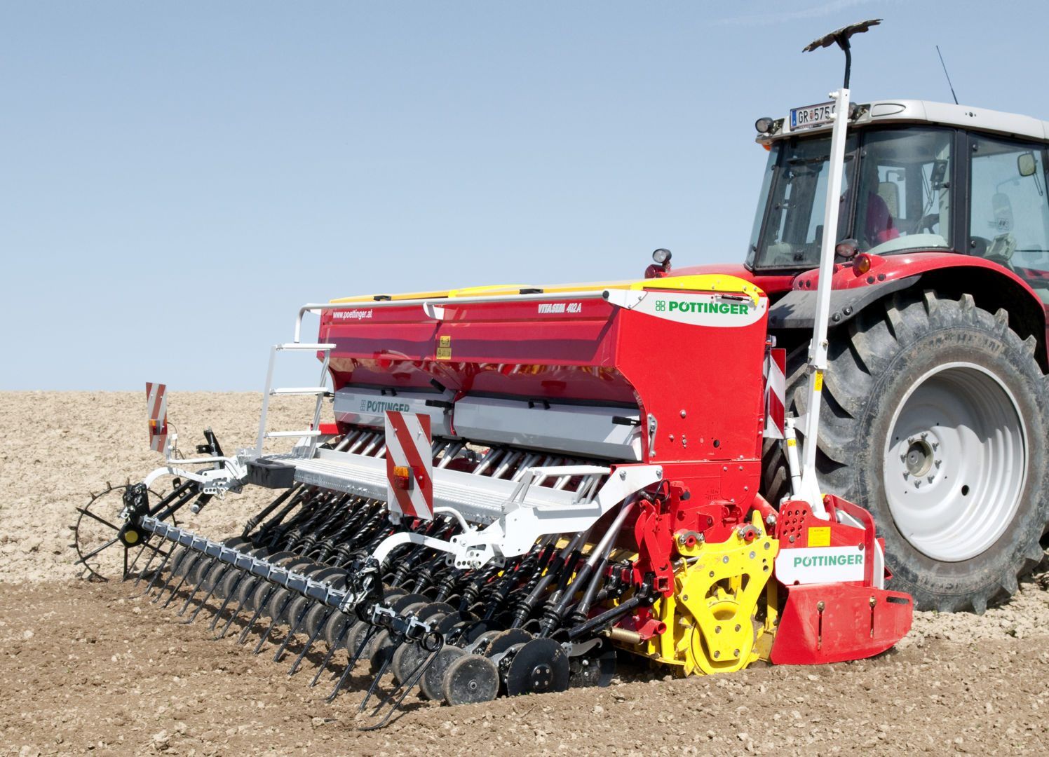 Såmaskin_traktor_pöttinger_vitasem_09