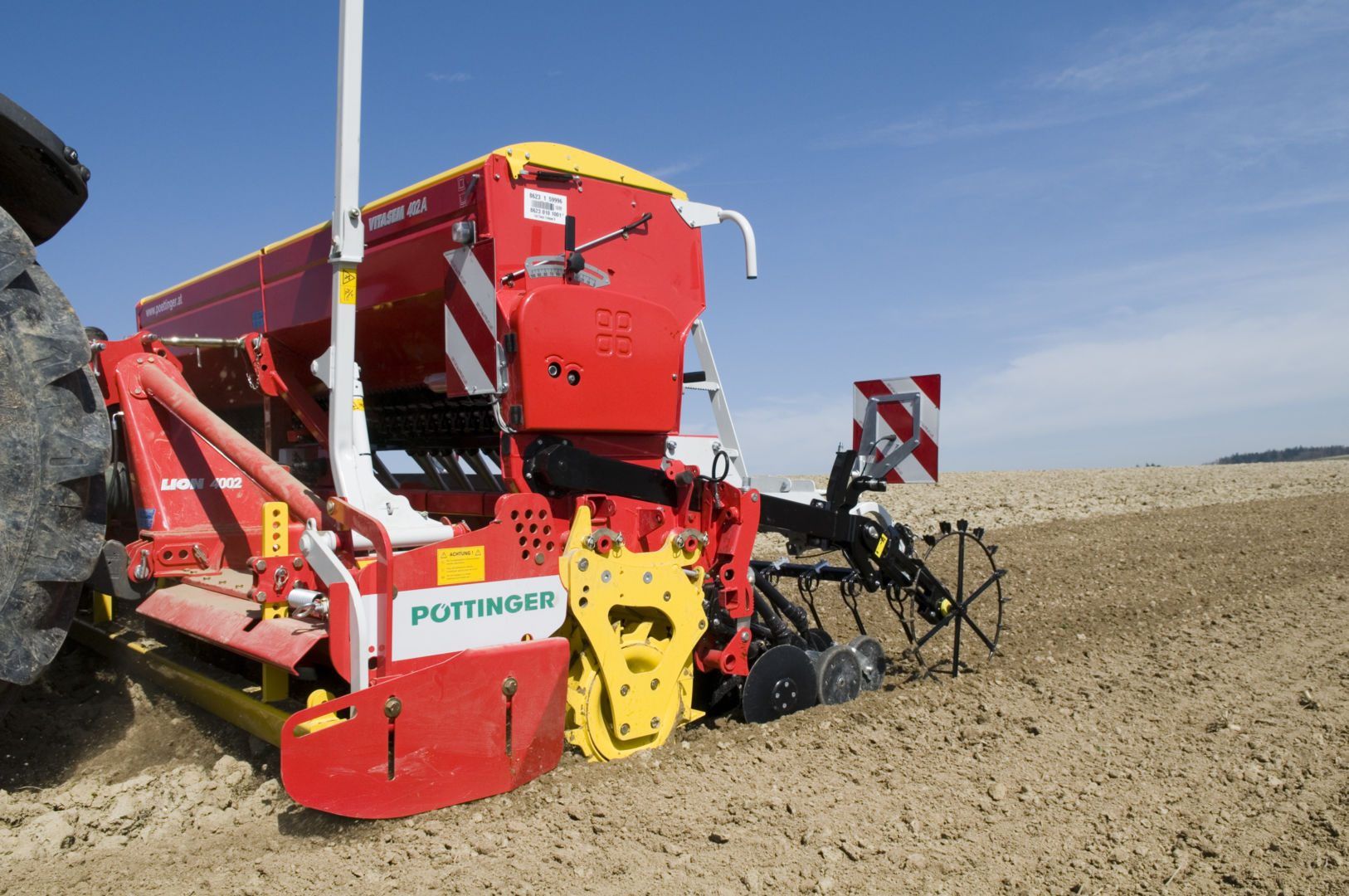 Såmaskin_traktor_pöttinger_vitasem_10