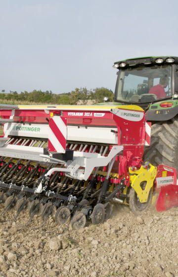 Såmaskin_traktor_pöttinger_vitasem_19