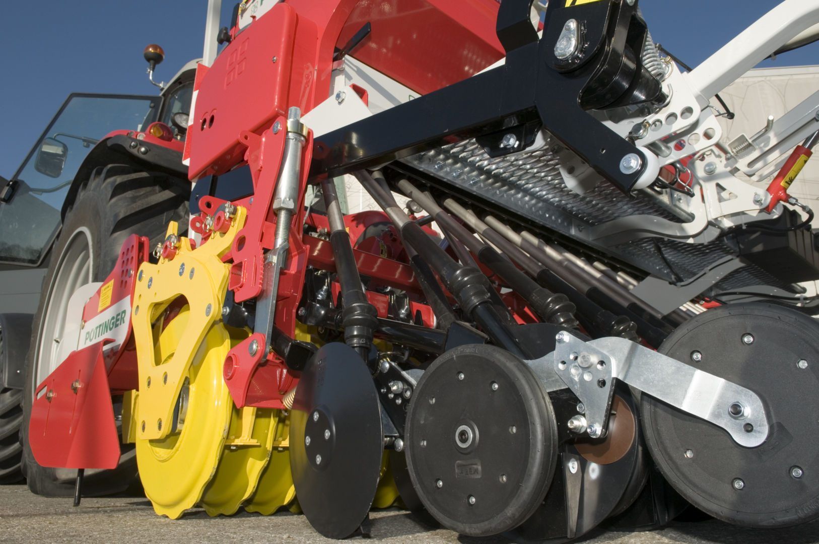 Såmaskin_traktor_pöttinger_vitasem_20