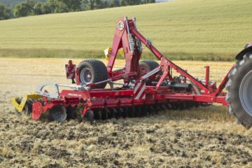 Skålharv_traktor_pöttinger_terradisc_01