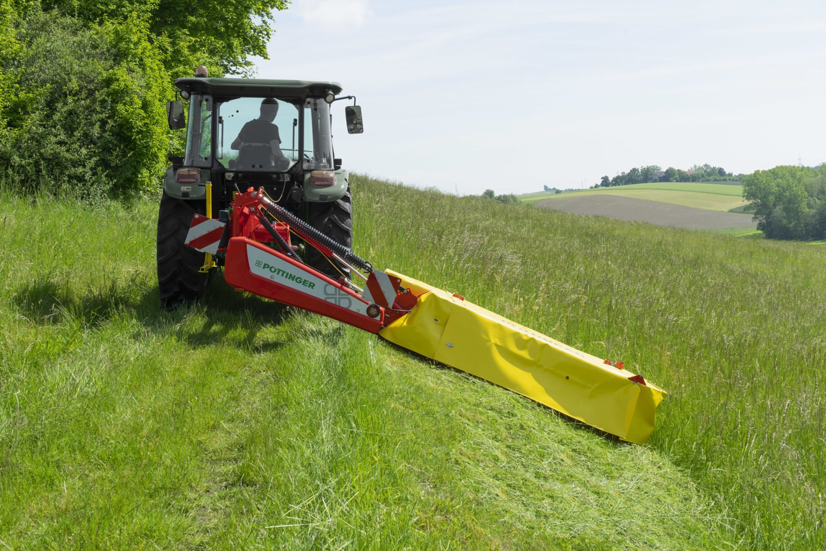 Slåmaskin_traktor_pöttinger_NOVADISC_262_JohnDeere-10_sat_bearbeitet_hq