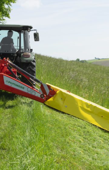 Slåmaskin_traktor_pöttinger_NOVADISC_262_JohnDeere-10_sat_bearbeitet_hq