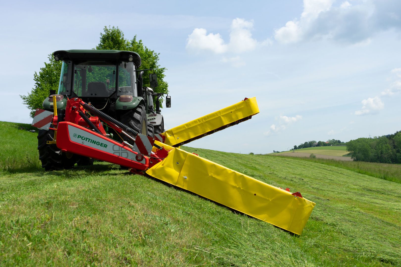 Slåmaskin_traktor_pöttinger_NOVADISC_