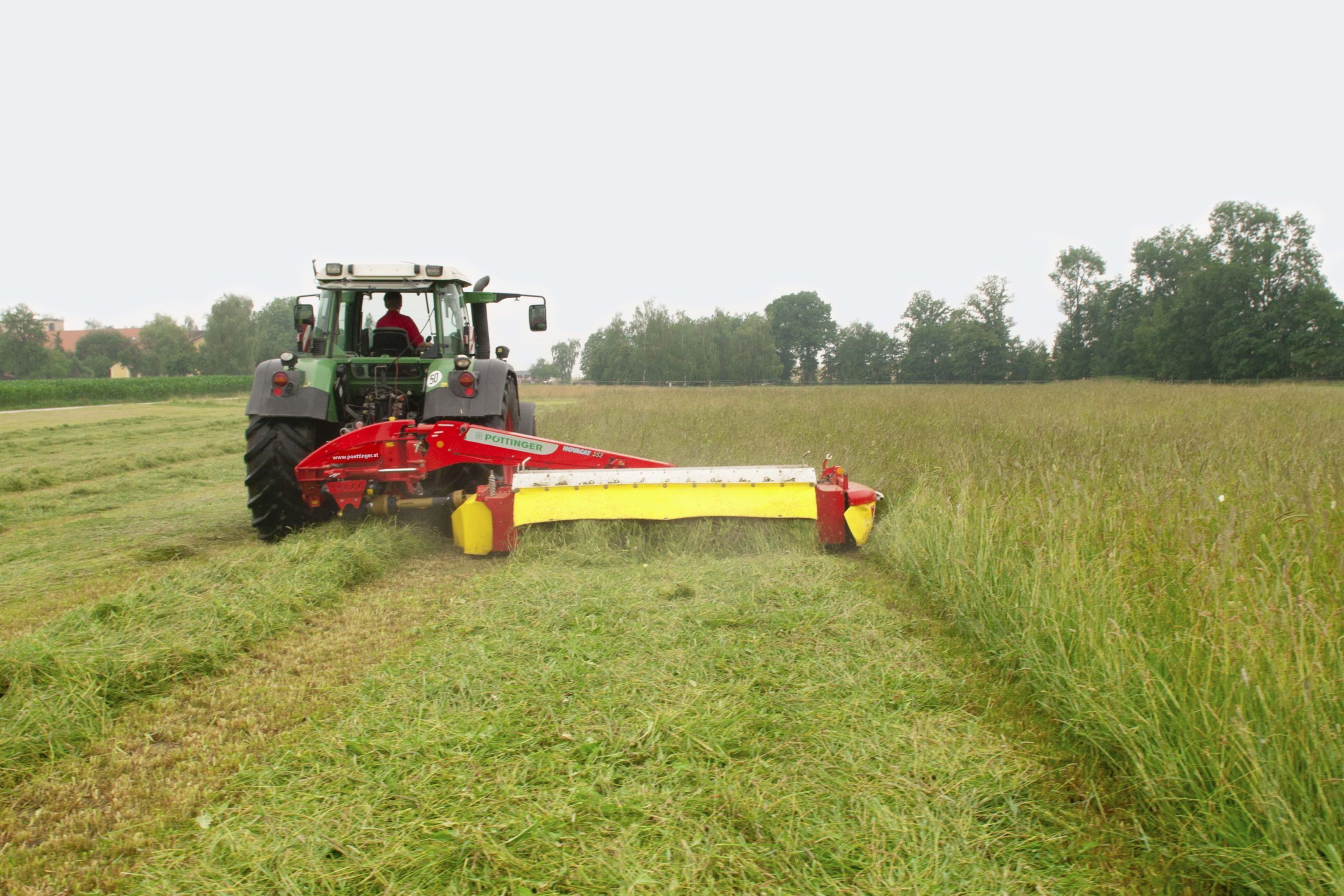 Slåmaskin_traktor_pöttinger_novacat (2)