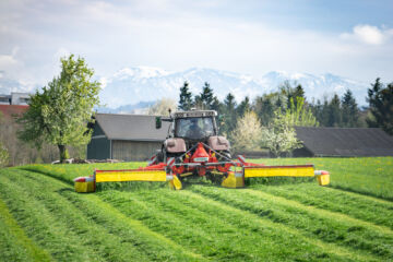 Slåmaskin_traktor_pöttinger_novacat (8)