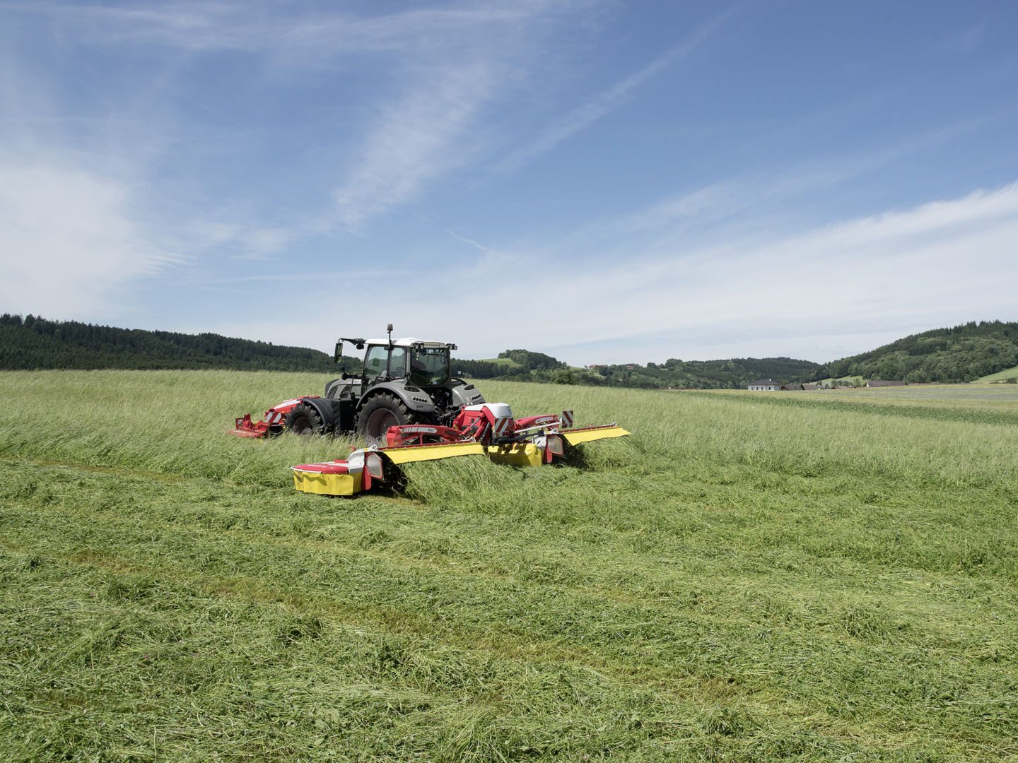 Slåmaskin_traktor_pöttinger_novacat (9)