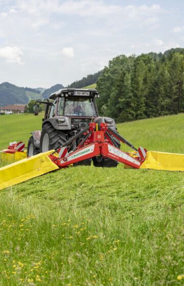 Slåmaskin_traktor_pöttinger_novadisc_butterfly (4)