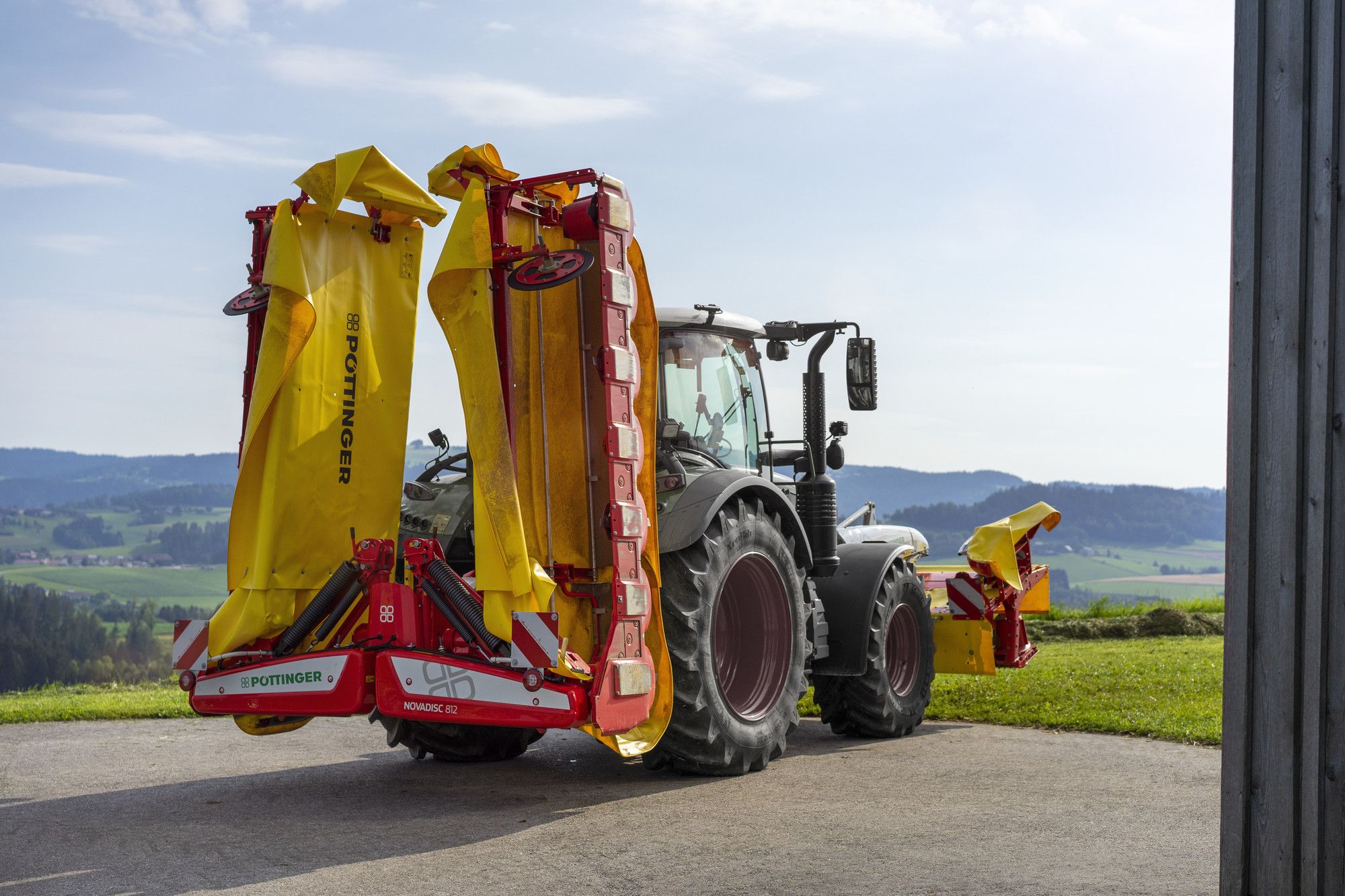 Slåmaskain_traktor_pöttinger_novadisc_butterfly (6)