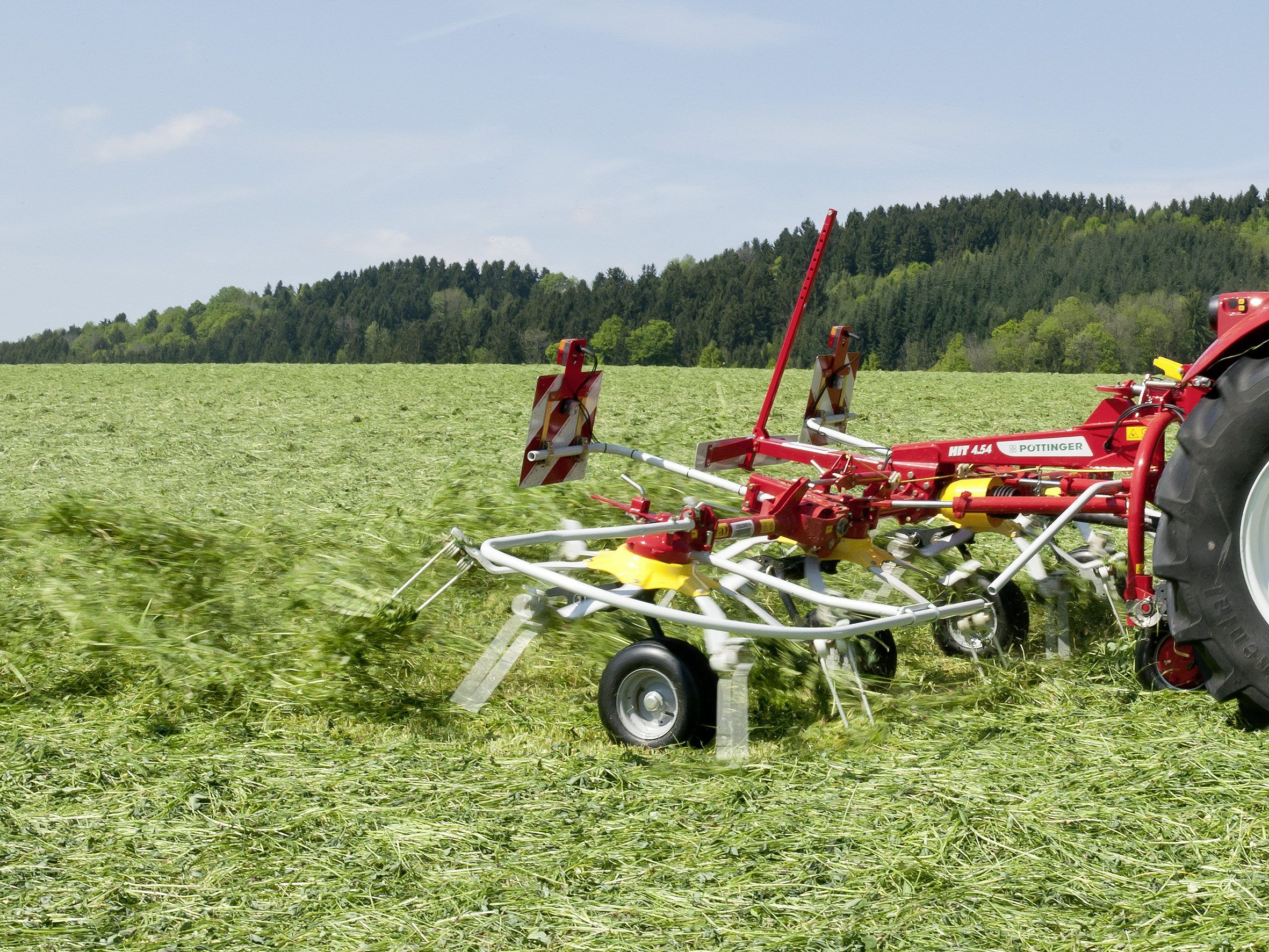 Sprederive_pöttinger_traktor_4-rotor_02