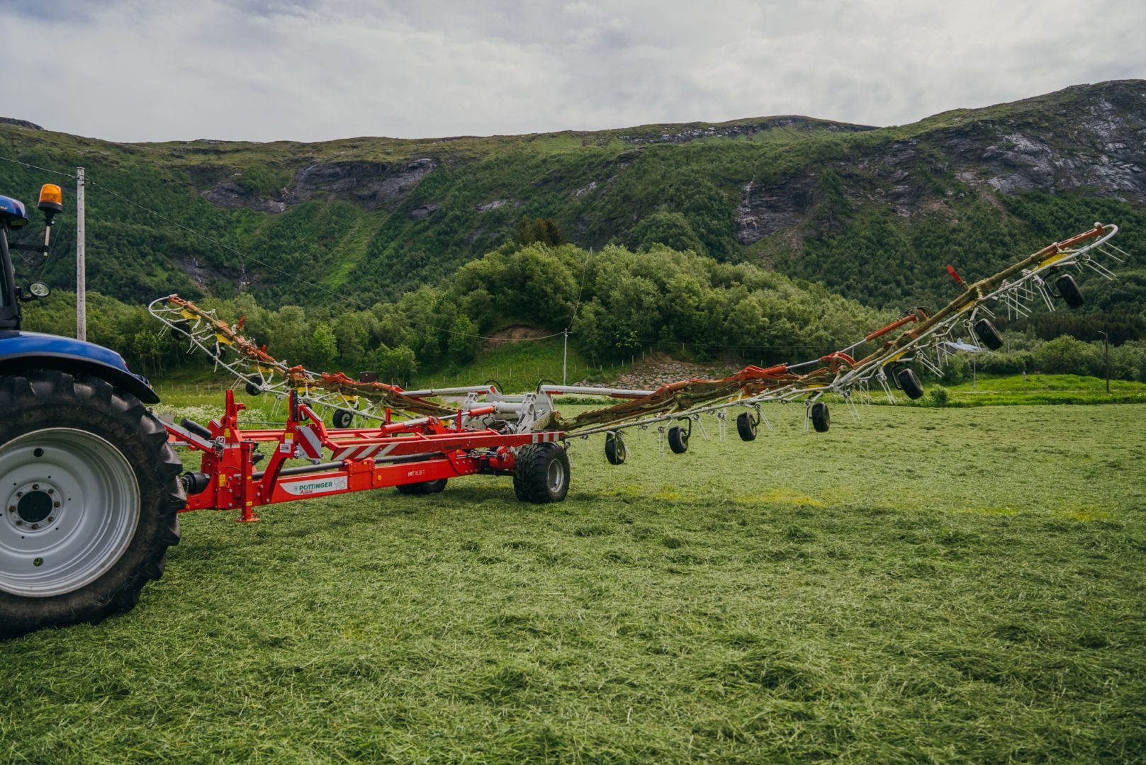 Sprederive_traktor_Pöttinger_HIT_13