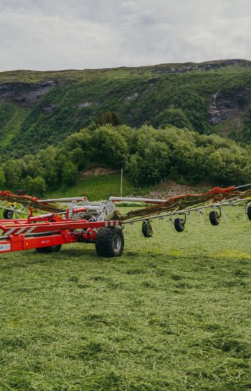 Sprederive_traktor_Pöttinger_HIT_13