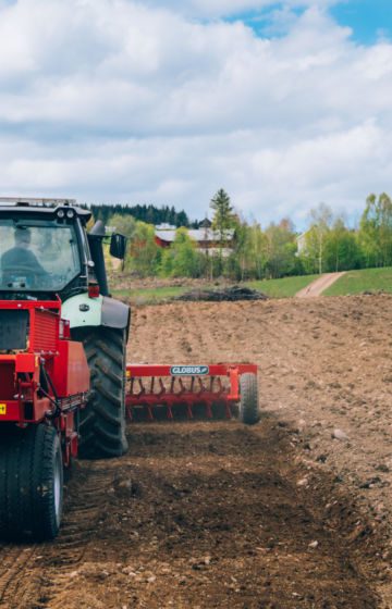 Steinplukker_traktor_sb_globus (2)