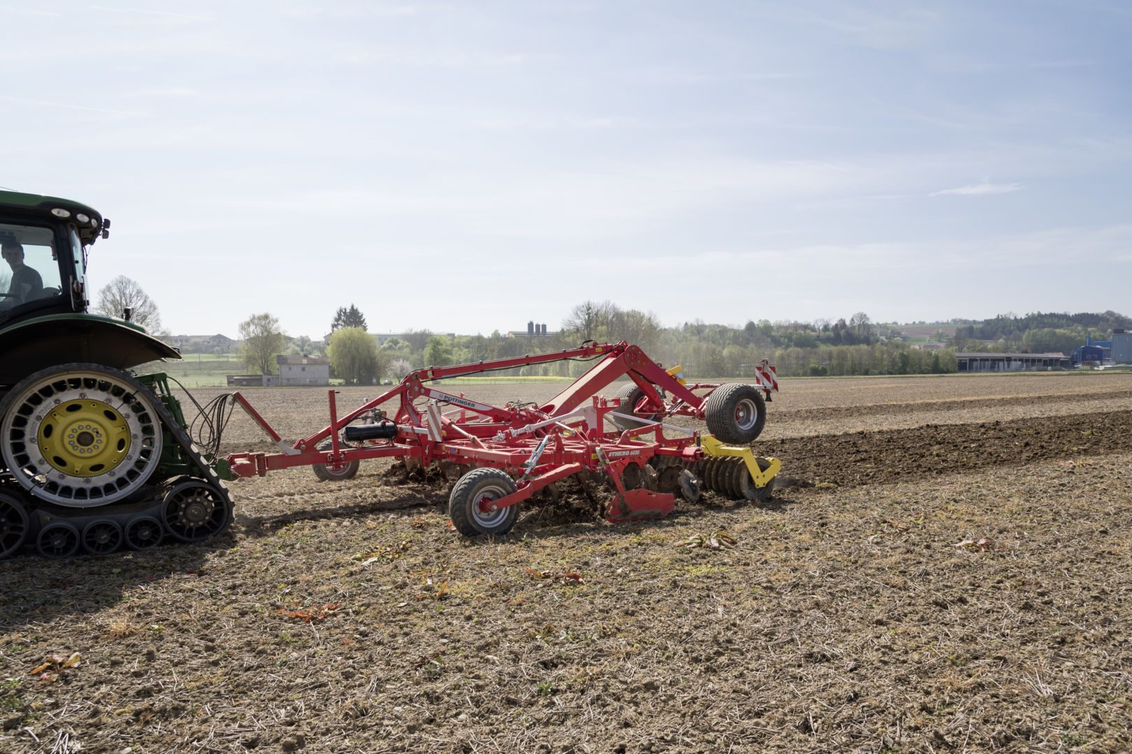 Stubbkultivator_traktor_pöttinger_synkro_6030_01