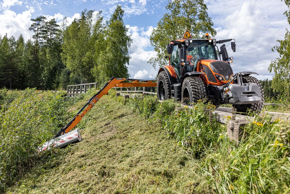 Valtra_traktor_n-serie_traktorer_redskap (03)