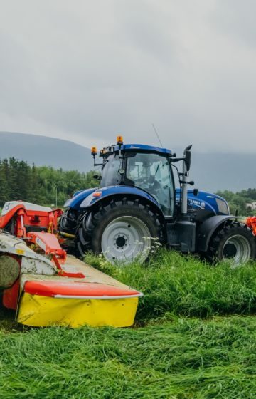 Slåmaskin_traktor_pöttinger_novacat (2) Slepeslåmaskin Novacat med stengelbehandler