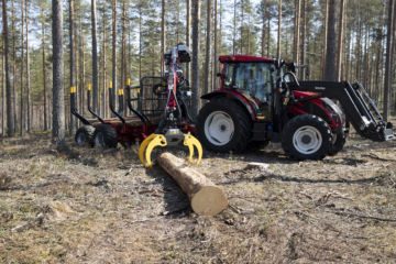 tømmerhenger_traktor_124_kesla (1) tømmerhenger_traktor_124_kesla (1)tømmerhenger_traktor_124_kesla (1)