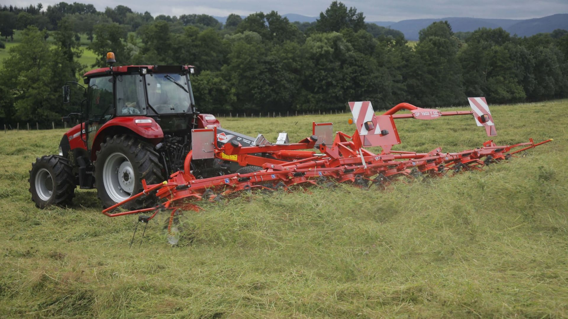 Sprederive_traktor_kuhn_GF-7902-TGII (2)