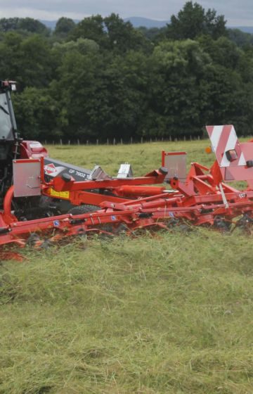 Sprederive_traktor_kuhn_GF-7902-TGII (2)