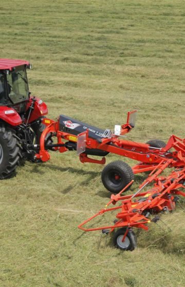 Sprederive_traktor_kuhn_GF-7902-TGII (1)
