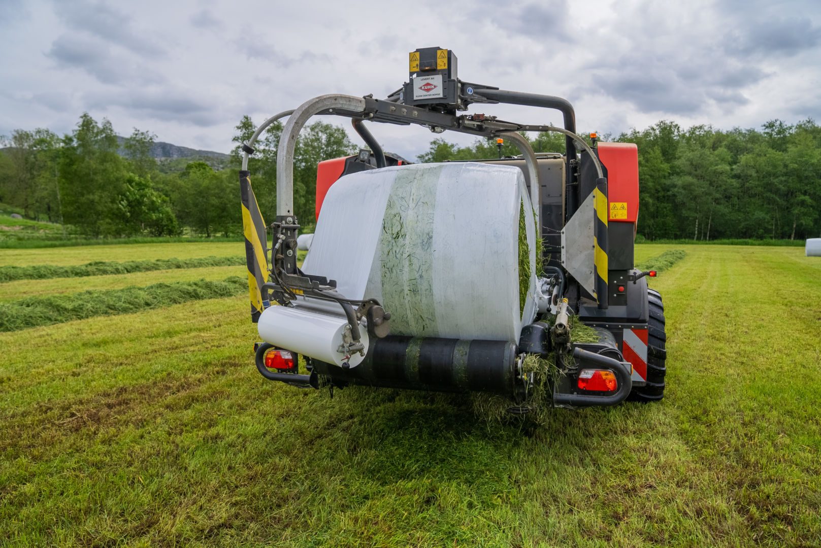 Rundballepresse_kuhn_traktor_fbp (10)