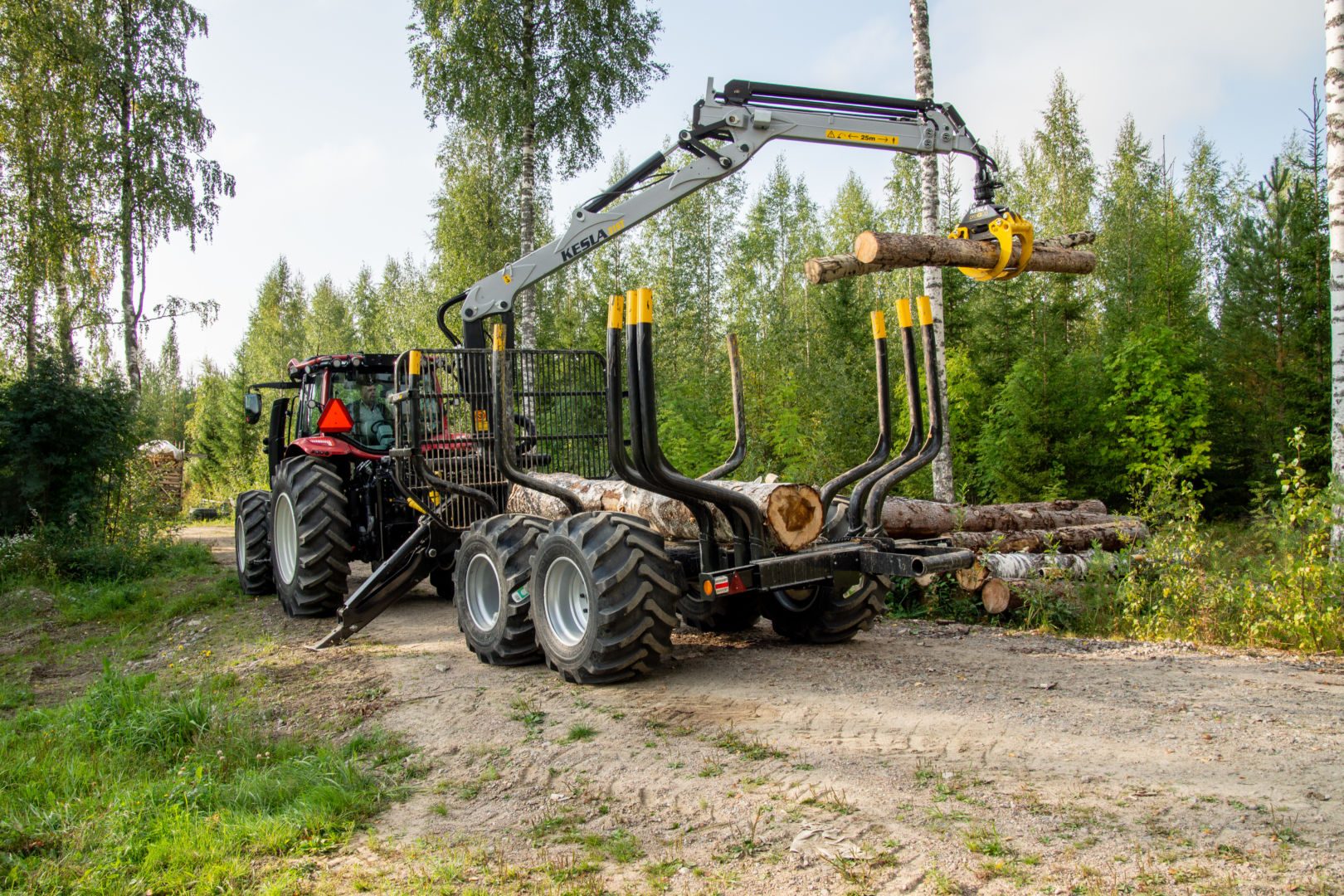 Tømmerhenger_traktor_144hd_kesla_01