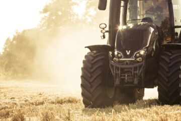 Opplev kraften av Valtra Traktorer hos Akershus Traktor!