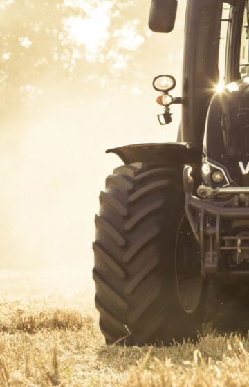 Opplev kraften av Valtra Traktorer hos Akershus Traktor!