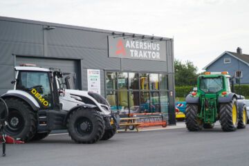 To blide karer på Akershus Traktor i Rakkestad