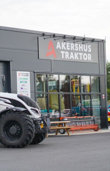 To blide karer på Akershus Traktor i Rakkestad To blide karer på Akershus Traktor i Rakkestad